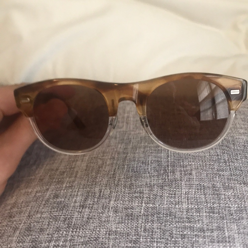 Sold out Gucci sunglasses very good condition
